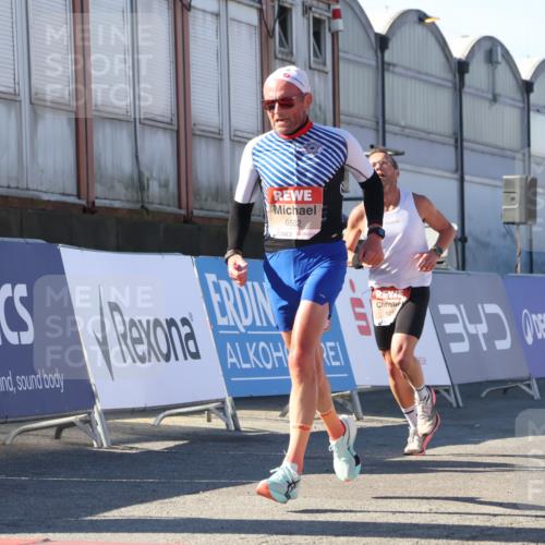 03.10.2025 - Köhlbrandbrückenlauf Luisa Fischer http://msf.ph/oto/9024264 03.10.2025 12:50:55 Ziel 4072, 6216, 6552 meine-sportfotos.de