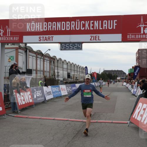 03.10.2025 - Köhlbrandbrückenlauf Julia Fischer http://msf.ph/oto/9024266 03.10.2025 15:55:24 Ziel 7053, 7100, 7197, 8993 meine-sportfotos.de