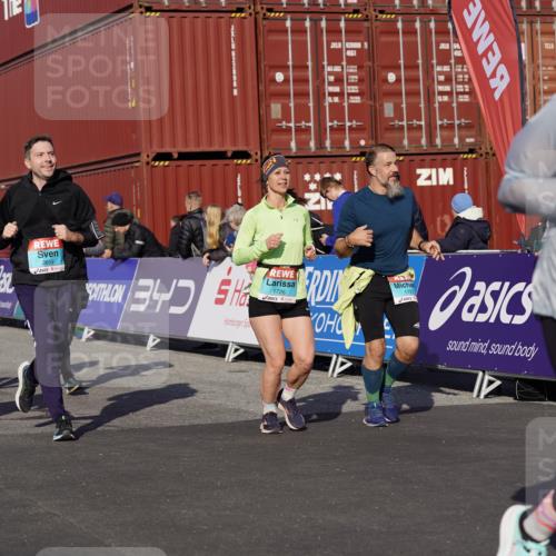 03.10.2025 - Köhlbrandbrückenlauf Michael Burmester http://msf.ph/oto/9024268 03.10.2025 10:26:49 Ziel 1726, 1727, 1935, 2133, 2405, 2586, 2655, 2930, 3044, 3241, 3242, 3364, 3367, 3602, 3703, 3829 meine-sportfotos.de