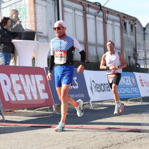 03.10.2025 - Köhlbrandbrückenlauf Luisa Fischer http://msf.ph/oto/9024271 03.10.2025 12:50:56 Ziel 4072, 6216, 6552 meine-sportfotos.de