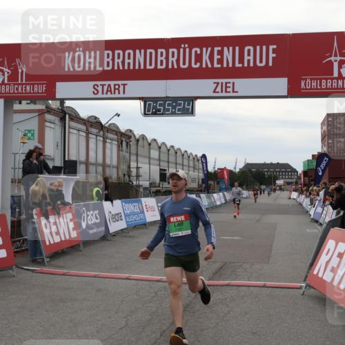 03.10.2025 - Köhlbrandbrückenlauf Julia Fischer http://msf.ph/oto/9024272 03.10.2025 15:55:24 Ziel 7053, 7100, 7197, 8993 meine-sportfotos.de