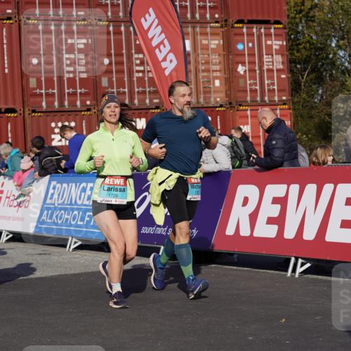 03.10.2025 - Köhlbrandbrückenlauf Michael Burmester http://msf.ph/oto/9024275 03.10.2025 10:26:49 Ziel 1726, 1727, 1935, 2133, 2405, 2586, 2655, 2930, 3044, 3241, 3242, 3364, 3367, 3602, 3703, 3829 meine-sportfotos.de