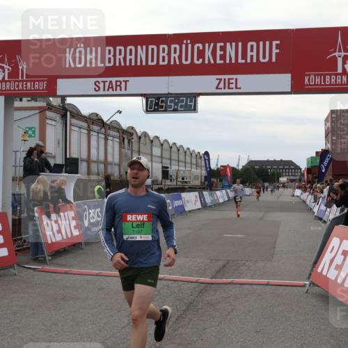 03.10.2025 - Köhlbrandbrückenlauf Julia Fischer http://msf.ph/oto/9024276 03.10.2025 15:55:24 Ziel 7053, 7100, 7197, 8993 meine-sportfotos.de
