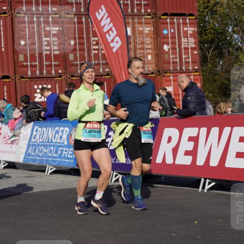 03.10.2025 - Köhlbrandbrückenlauf Michael Burmester http://msf.ph/oto/9024283 03.10.2025 10:26:49 Ziel 1726, 1727, 1935, 2133, 2405, 2586, 2655, 2930, 3044, 3241, 3242, 3364, 3367, 3602, 3703, 3829 meine-sportfotos.de