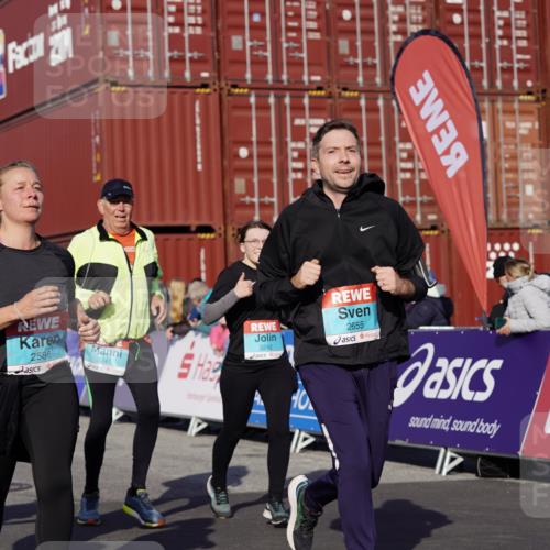 03.10.2025 - Köhlbrandbrückenlauf Michael Burmester http://msf.ph/oto/9024296 03.10.2025 10:26:50 Ziel 1726, 1727, 1935, 2133, 2405, 2586, 2655, 2930, 3044, 3232, 3241, 3242, 3364, 3367, 3602, 3703, 3829 meine-sportfotos.de