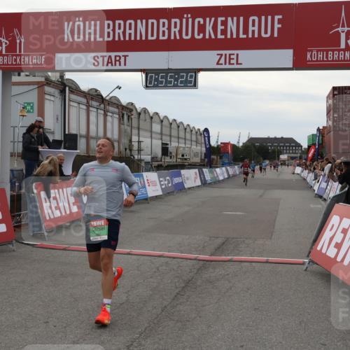 03.10.2025 - Köhlbrandbrückenlauf Julia Fischer http://msf.ph/oto/9024311 03.10.2025 15:55:29 Ziel 7197, 8993 meine-sportfotos.de