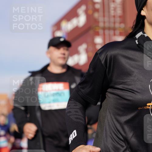 03.10.2025 - Köhlbrandbrückenlauf Michael Burmester http://msf.ph/oto/9024313 03.10.2025 10:26:51 Ziel 1726, 1727, 1935, 2405, 2586, 2655, 2774, 2930, 3044, 3232, 3241, 3242, 3364, 3367, 3703, 3829 meine-sportfotos.de