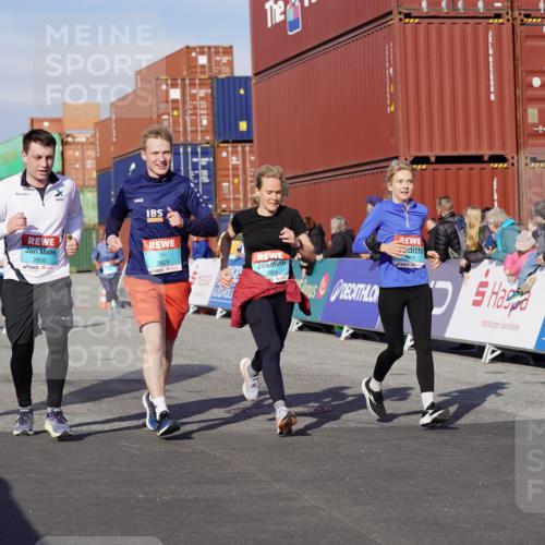 03.10.2025 - Köhlbrandbrückenlauf Michael Burmester http://msf.ph/oto/9024319 03.10.2025 10:26:52 Ziel 1726, 1727, 1935, 2405, 2586, 2655, 2774, 2930, 3044, 3232, 3241, 3242, 3364, 3367, 3703, 3829 meine-sportfotos.de