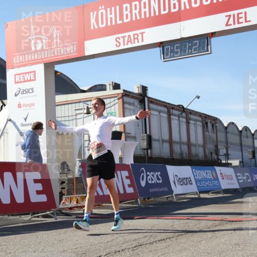 03.10.2025 - Köhlbrandbrückenlauf Luisa Fischer http://msf.ph/oto/9024328 03.10.2025 12:51:20 Ziel 6047 meine-sportfotos.de