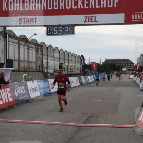 03.10.2025 - Köhlbrandbrückenlauf Julia Fischer http://msf.ph/oto/9024330 03.10.2025 15:55:35 Ziel 7030, 8993 meine-sportfotos.de