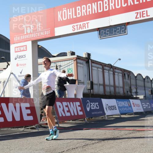 03.10.2025 - Köhlbrandbrückenlauf Luisa Fischer http://msf.ph/oto/9024333 03.10.2025 12:51:21 Ziel 6047 meine-sportfotos.de