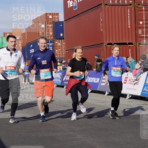 03.10.2025 - Köhlbrandbrückenlauf Michael Burmester http://msf.ph/oto/9024336 03.10.2025 10:26:53 Ziel 1935, 2586, 2774, 2930, 3044, 3232, 3241, 3242, 3364, 3367, 3703, 3829 meine-sportfotos.de