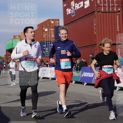 03.10.2025 - Köhlbrandbrückenlauf Michael Burmester http://msf.ph/oto/9024344 03.10.2025 10:26:53 Ziel 1935, 2586, 2774, 2930, 3044, 3232, 3241, 3242, 3364, 3367, 3703, 3829 meine-sportfotos.de