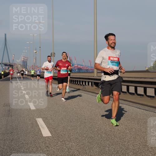 03.10.2025 - Köhlbrandbrückenlauf Fabian Wolf http://msf.ph/oto/9024356 03.10.2025 09:40:29 Position 3 2933 meine-sportfotos.de