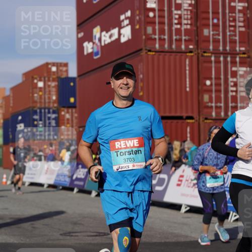 03.10.2025 - Köhlbrandbrückenlauf Michael Burmester http://msf.ph/oto/9024424 03.10.2025 10:26:59 Ziel 1930, 2115, 2693, 2774, 3052, 3232, 3364, 3367, 3703, 3745 meine-sportfotos.de