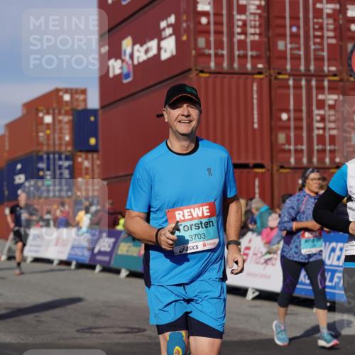 03.10.2025 - Köhlbrandbrückenlauf Michael Burmester http://msf.ph/oto/9024429 03.10.2025 10:26:59 Ziel 1930, 2115, 2693, 2774, 3052, 3232, 3364, 3367, 3703, 3745 meine-sportfotos.de
