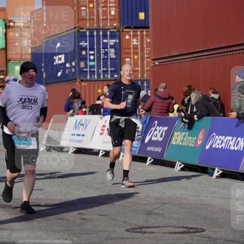 03.10.2025 - Köhlbrandbrückenlauf Michael Burmester http://msf.ph/oto/9024438 03.10.2025 10:27:02 Ziel 1930, 2115, 2693, 2774, 3052, 3232, 3745 meine-sportfotos.de