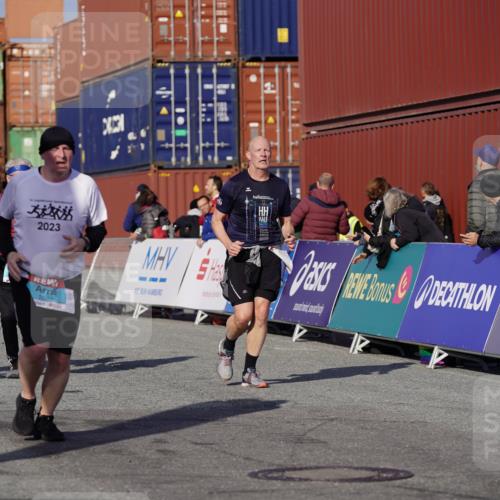 03.10.2025 - Köhlbrandbrückenlauf Michael Burmester http://msf.ph/oto/9024446 03.10.2025 10:27:02 Ziel 1930, 2115, 2693, 2774, 3052, 3232, 3745 meine-sportfotos.de