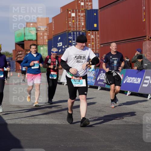 03.10.2025 - Köhlbrandbrückenlauf Michael Burmester http://msf.ph/oto/9024465 03.10.2025 10:27:03 Ziel 1930, 2115, 2693, 2774, 3052, 3132, 3745 meine-sportfotos.de