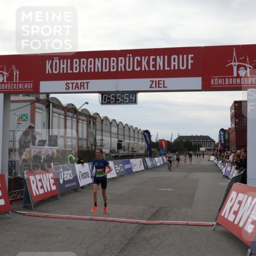 03.10.2025 - Köhlbrandbrückenlauf Julia Fischer http://msf.ph/oto/9024473 03.10.2025 15:55:54 Ziel 7043, 7286, 7456, 7968, 8594, 8942, 9743 meine-sportfotos.de