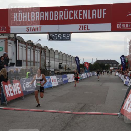 03.10.2025 - Köhlbrandbrückenlauf Julia Fischer http://msf.ph/oto/9024481 03.10.2025 15:55:59 Ziel 7043, 7286, 7456, 7555, 7968, 9231, 9743 meine-sportfotos.de