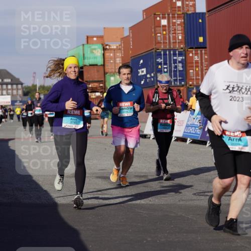 03.10.2025 - Köhlbrandbrückenlauf Michael Burmester http://msf.ph/oto/9024484 03.10.2025 10:27:04 Ziel 1930, 2115, 2693, 3052, 3132, 3745 meine-sportfotos.de