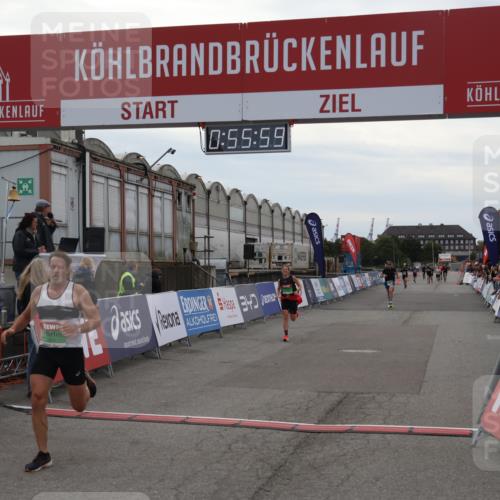 03.10.2025 - Köhlbrandbrückenlauf Julia Fischer http://msf.ph/oto/9024489 03.10.2025 15:55:59 Ziel 7043, 7286, 7456, 7555, 7968, 9231, 9743 meine-sportfotos.de