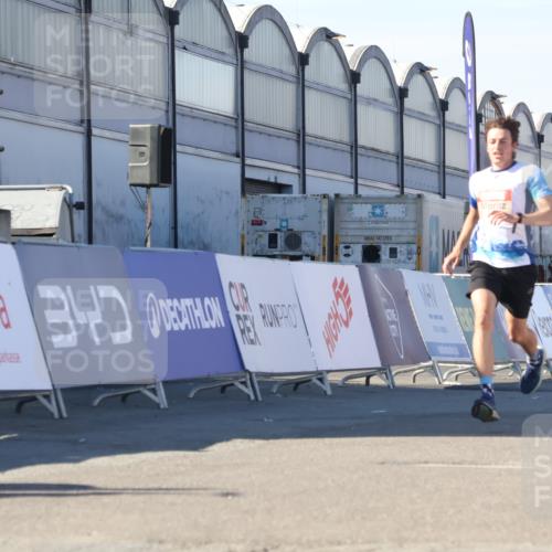 03.10.2025 - Köhlbrandbrückenlauf Luisa Fischer http://msf.ph/oto/9024491 03.10.2025 12:52:15 Ziel 4301 meine-sportfotos.de