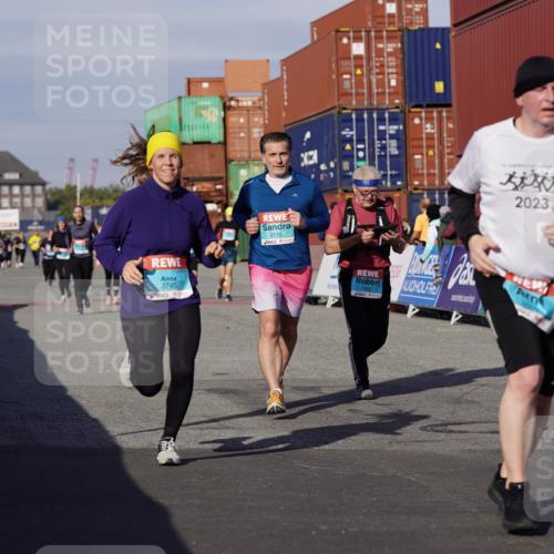 03.10.2025 - Köhlbrandbrückenlauf Michael Burmester http://msf.ph/oto/9024492 03.10.2025 10:27:04 Ziel 1930, 2115, 2693, 3052, 3132, 3745 meine-sportfotos.de