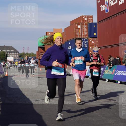 03.10.2025 - Köhlbrandbrückenlauf Michael Burmester http://msf.ph/oto/9024500 03.10.2025 10:27:04 Ziel 1930, 2115, 2693, 3052, 3132, 3745 meine-sportfotos.de