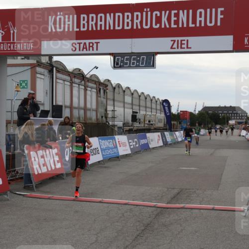 03.10.2025 - Köhlbrandbrückenlauf Julia Fischer http://msf.ph/oto/9024506 03.10.2025 15:56:02 Ziel 7456, 7555, 7968, 9231 meine-sportfotos.de