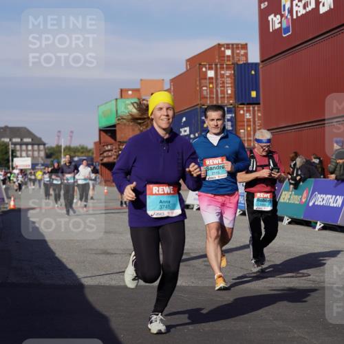 03.10.2025 - Köhlbrandbrückenlauf Michael Burmester http://msf.ph/oto/9024508 03.10.2025 10:27:05 Ziel 1930, 2115, 2693, 3052, 3132, 3745, 3746 meine-sportfotos.de