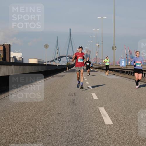 03.10.2025 - Köhlbrandbrückenlauf Fabian Wolf http://msf.ph/oto/9024514 03.10.2025 09:40:37 Position 3  meine-sportfotos.de
