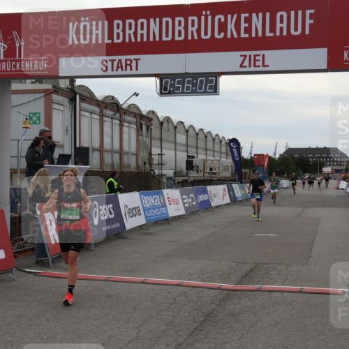 03.10.2025 - Köhlbrandbrückenlauf Julia Fischer http://msf.ph/oto/9024516 03.10.2025 15:56:02 Ziel 7456, 7555, 7968, 9231 meine-sportfotos.de