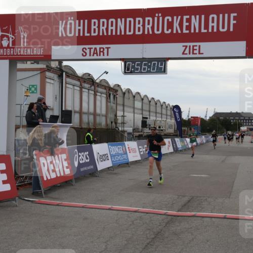 03.10.2025 - Köhlbrandbrückenlauf Julia Fischer http://msf.ph/oto/9024524 03.10.2025 15:56:04 Ziel 7012, 7456, 7555, 7968, 9231 meine-sportfotos.de