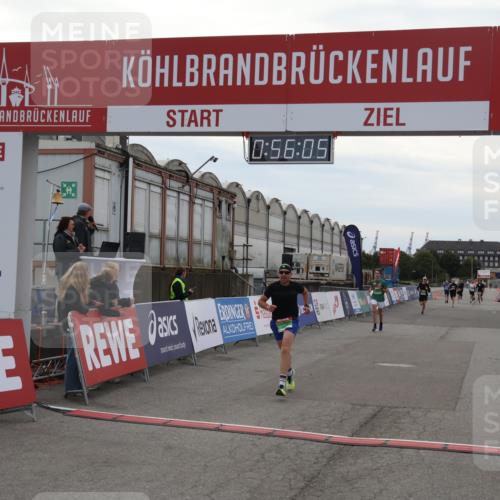 03.10.2025 - Köhlbrandbrückenlauf Julia Fischer http://msf.ph/oto/9024527 03.10.2025 15:56:05 Ziel 7012, 7456, 7555, 9231 meine-sportfotos.de