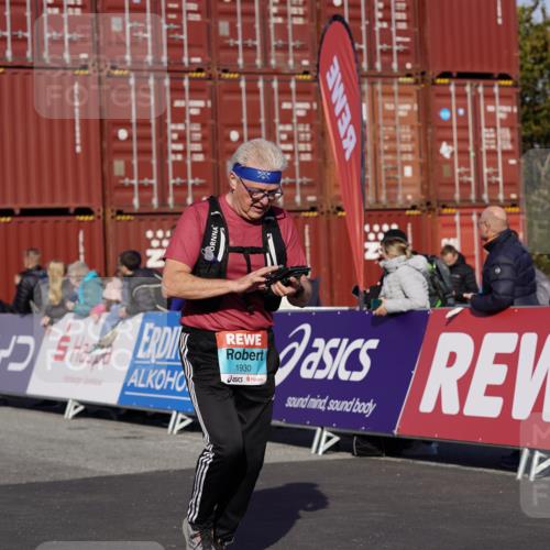 03.10.2025 - Köhlbrandbrückenlauf Michael Burmester http://msf.ph/oto/9024529 03.10.2025 10:27:07 Ziel 1539, 1930, 2115, 2451, 2562, 2693, 3052, 3132, 3745, 3746 meine-sportfotos.de