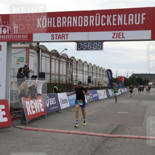 03.10.2025 - Köhlbrandbrückenlauf Julia Fischer http://msf.ph/oto/9024532 03.10.2025 15:56:05 Ziel 7012, 7456, 7555, 9231 meine-sportfotos.de