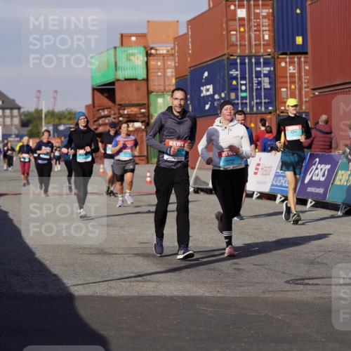 03.10.2025 - Köhlbrandbrückenlauf Michael Burmester http://msf.ph/oto/9024533 03.10.2025 10:27:10 Ziel 1539, 2115, 2451, 2562, 2935, 3132, 3746 meine-sportfotos.de
