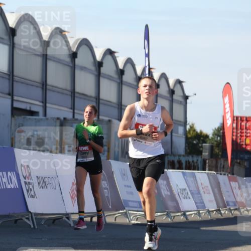 03.10.2025 - Köhlbrandbrückenlauf Luisa Fischer http://msf.ph/oto/9024538 03.10.2025 12:52:32 Ziel 6087, 6625 meine-sportfotos.de