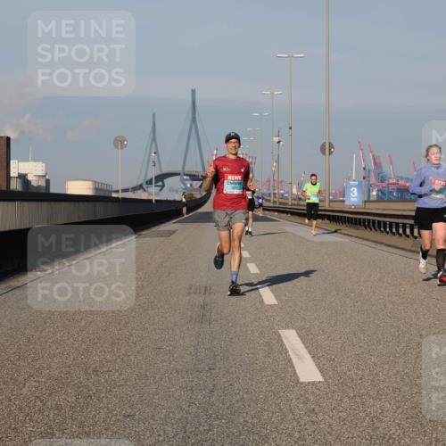 03.10.2025 - Köhlbrandbrückenlauf Fabian Wolf http://msf.ph/oto/9024543 03.10.2025 09:40:38 Position 3 1035 meine-sportfotos.de