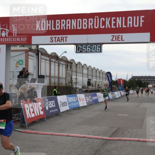 03.10.2025 - Köhlbrandbrückenlauf Julia Fischer http://msf.ph/oto/9024545 03.10.2025 15:56:07 Ziel 7012, 7456, 7555, 9231, 9525 meine-sportfotos.de