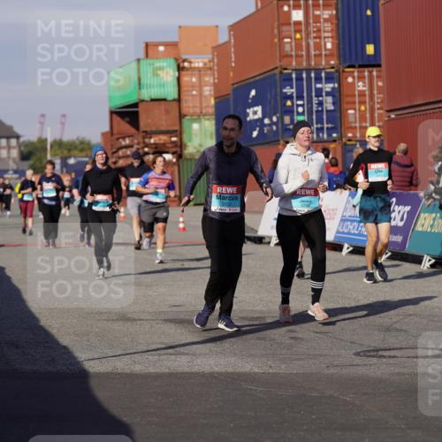 03.10.2025 - Köhlbrandbrückenlauf Michael Burmester http://msf.ph/oto/9024547 03.10.2025 10:27:10 Ziel 1539, 2115, 2451, 2562, 2935, 3132, 3746 meine-sportfotos.de