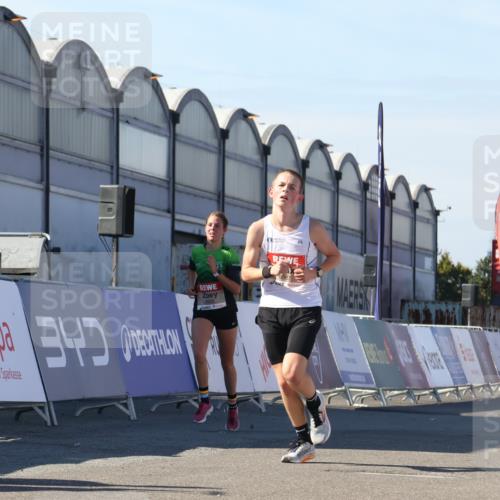 03.10.2025 - Köhlbrandbrückenlauf Luisa Fischer http://msf.ph/oto/9024550 03.10.2025 12:52:33 Ziel 6087, 6625 meine-sportfotos.de