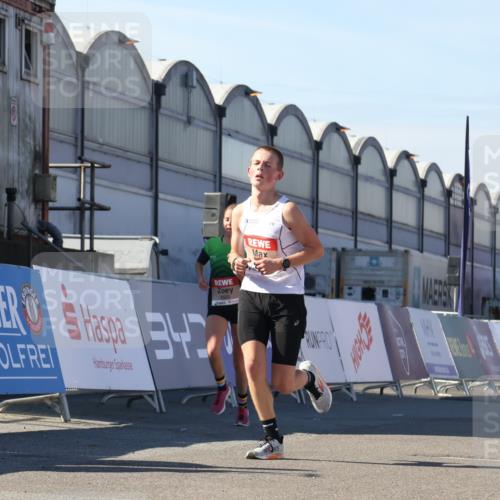 03.10.2025 - Köhlbrandbrückenlauf Luisa Fischer http://msf.ph/oto/9024559 03.10.2025 12:52:33 Ziel 6087, 6625 meine-sportfotos.de