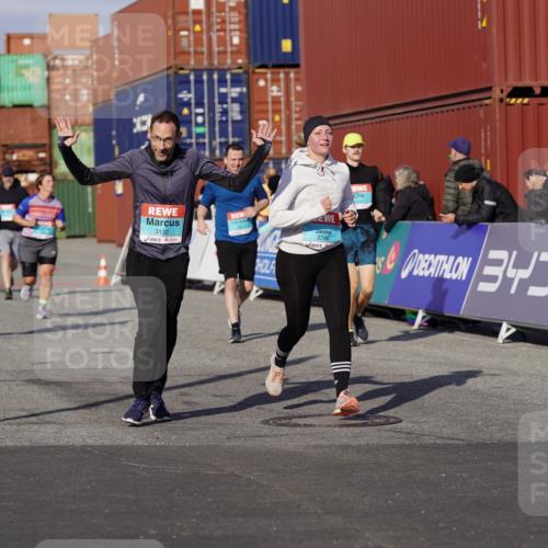 03.10.2025 - Köhlbrandbrückenlauf Michael Burmester http://msf.ph/oto/9024565 03.10.2025 10:27:11 Ziel 1539, 1926, 1929, 2101, 2451, 2562, 2935, 3132, 3746 meine-sportfotos.de