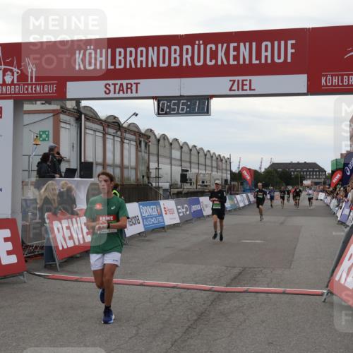 03.10.2025 - Köhlbrandbrückenlauf Julia Fischer http://msf.ph/oto/9024568 03.10.2025 15:56:11 Ziel 7012, 7555, 8820, 9231, 9525 meine-sportfotos.de