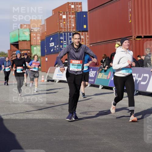 03.10.2025 - Köhlbrandbrückenlauf Michael Burmester http://msf.ph/oto/9024581 03.10.2025 10:27:12 Ziel 1539, 1926, 1929, 2101, 2451, 2562, 2935, 3132, 3746 meine-sportfotos.de