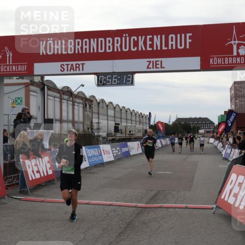 03.10.2025 - Köhlbrandbrückenlauf Julia Fischer http://msf.ph/oto/9024586 03.10.2025 15:56:13 Ziel 7012, 7128, 8820, 8976, 9231, 9525 meine-sportfotos.de