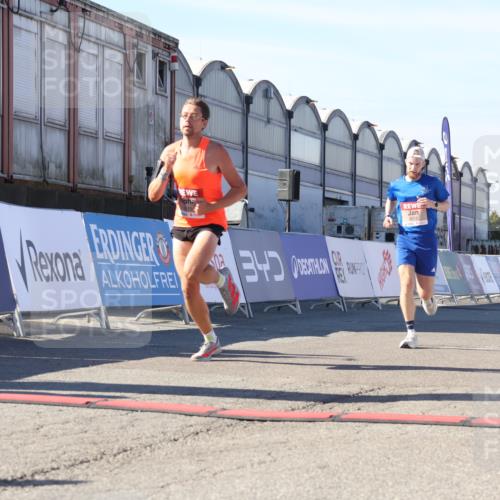 03.10.2025 - Köhlbrandbrückenlauf Luisa Fischer http://msf.ph/oto/9024592 03.10.2025 12:52:39 Ziel 4013, 4019, 6087, 6625 meine-sportfotos.de